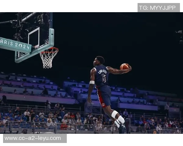 媒体人分析爱德华兹进攻端表现提升展现出更强自信心与关键时刻阅读能力